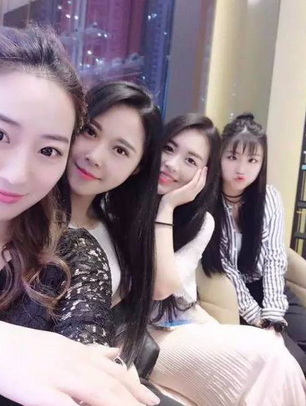 金鱼嘴斗鸡眼的那个妹子，你严重影响了画面