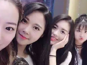 金鱼嘴斗鸡眼的那个妹子，你