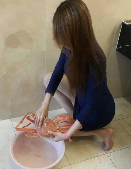 这螃蟹腿好长，我能吃一年