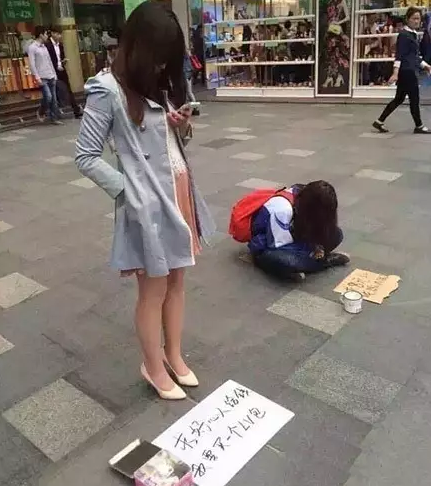 两个都好可怜，我该帮助那个呢